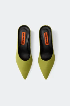 Satinsatin pointed gala wedge